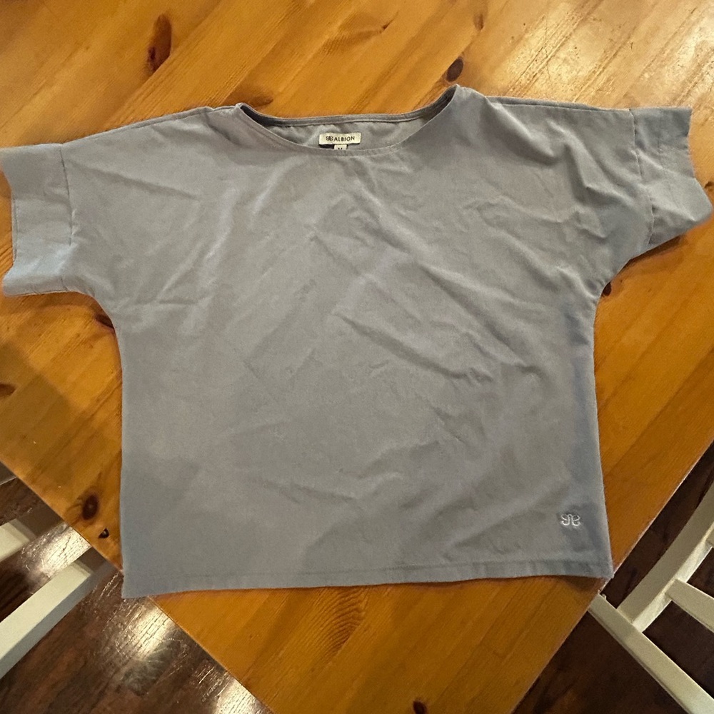 Albion women’s Light Gray Short Sleeve Tee